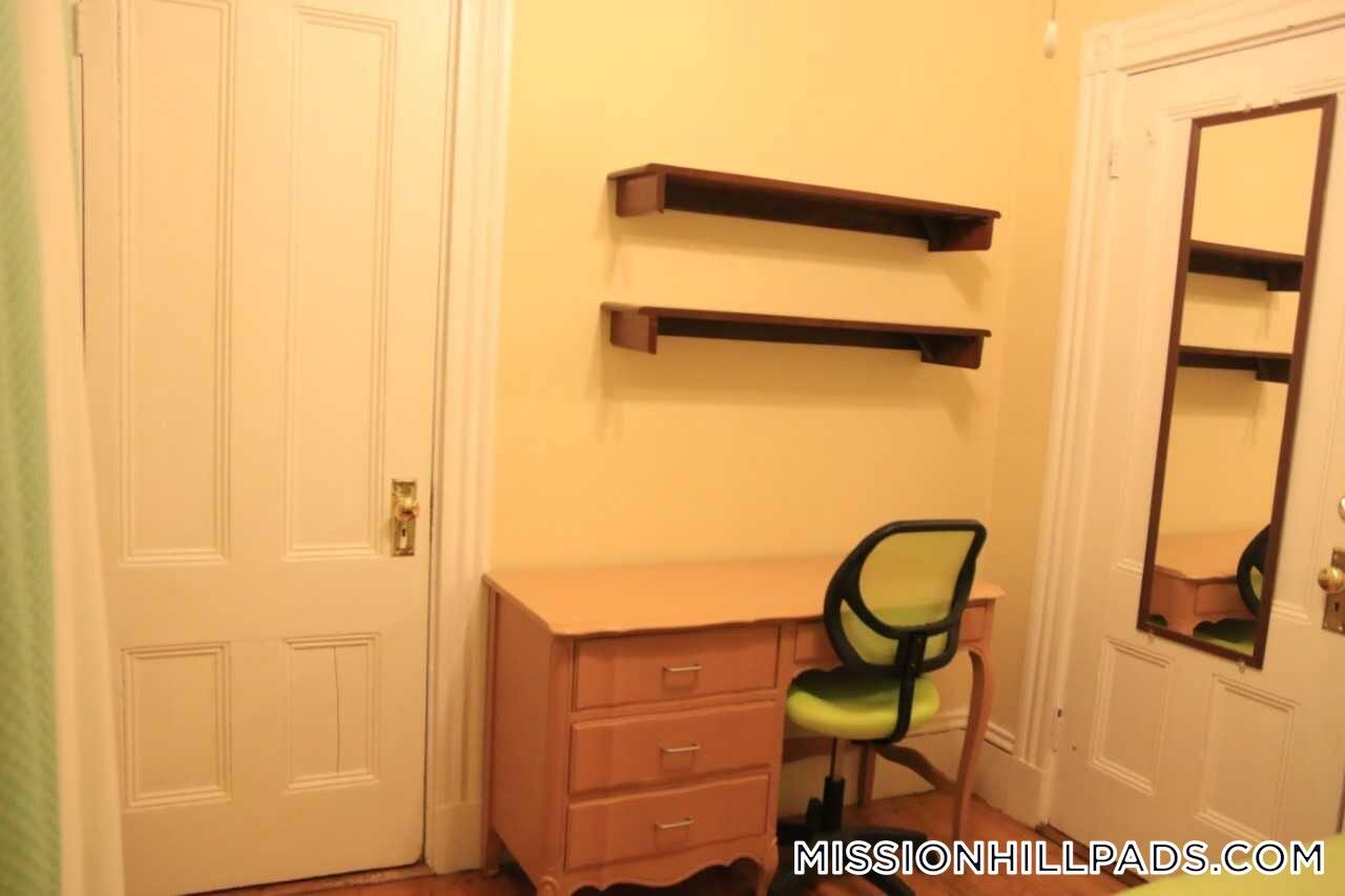 Building Photo - 123-125 Hillside St.