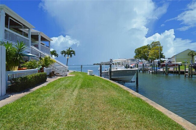 Building Photo - 5245 Coquina Key Dr SE