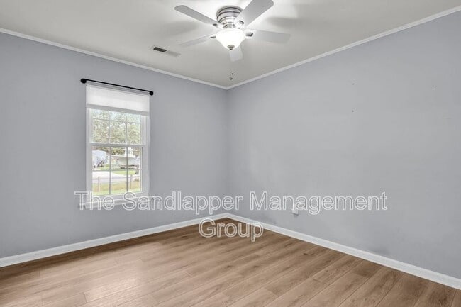 Building Photo - 18 Paddlecreek Ave