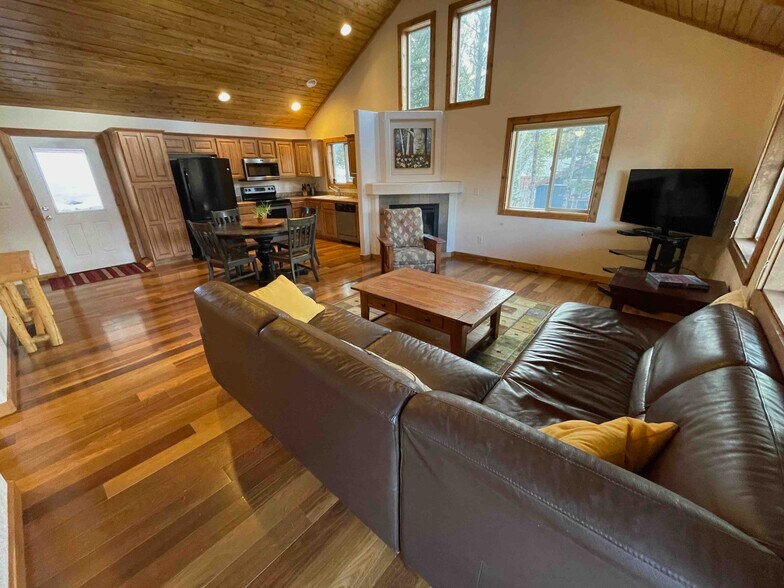 Building Photo - 511 N Aspen St