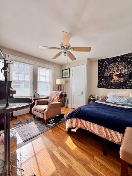 Building Photo - 894 Fellsway