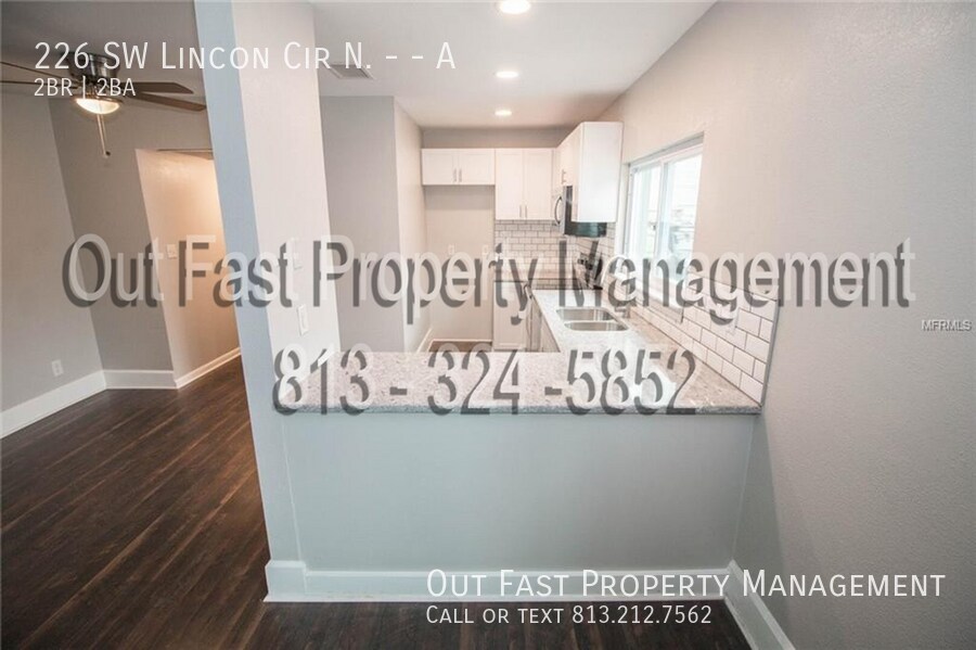 Building Photo - 226 SW Lincoln Cir N