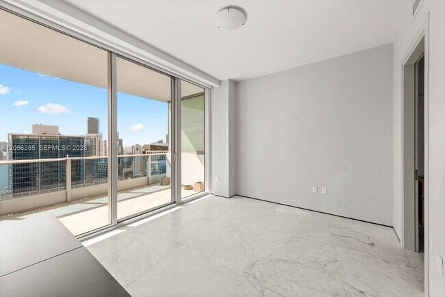 Building Photo - 200 Biscayne Blvd Way