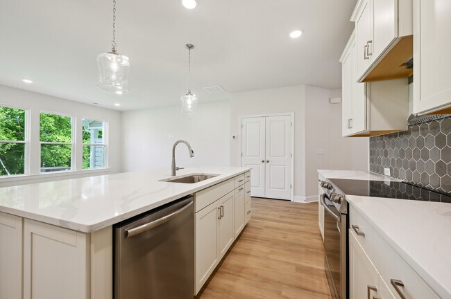 Building Photo - 109 Alluvium Ln