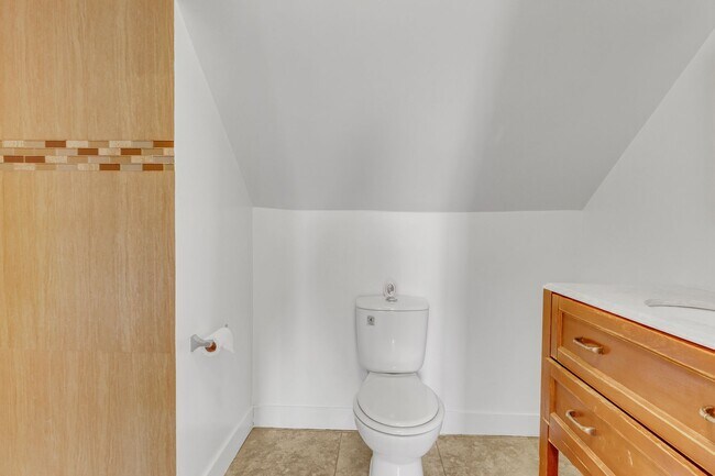 Building Photo - 1492 W 28th St