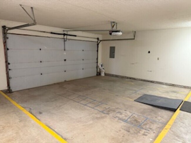 Building Photo - 5 Oriente Ct