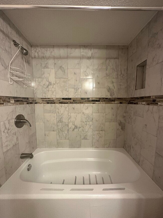 Building Photo - 1222 Ravenscourt Dr