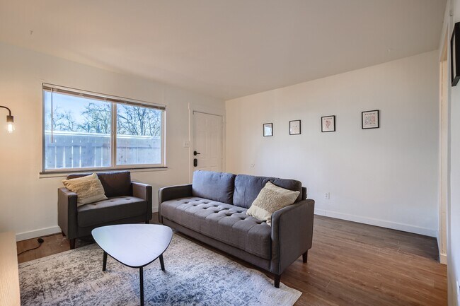 Building Photo - 940 S Arcadia St