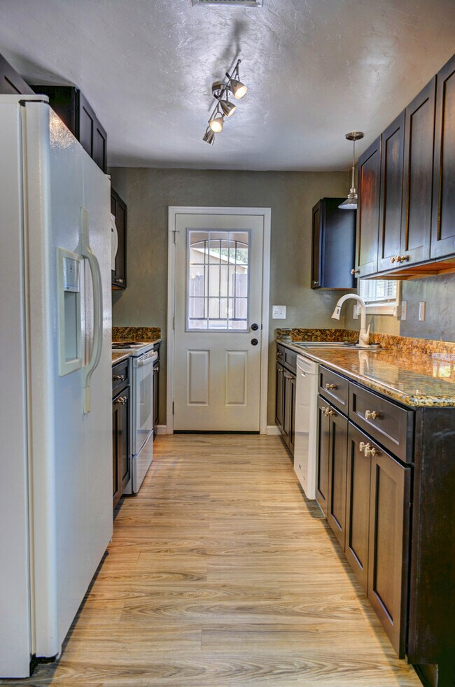 Building Photo - Home for Rent in Prescott!  - Alley Parking