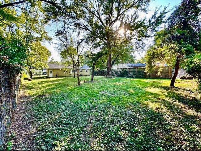 Building Photo - MOVE IN SPECIAL!! Updated 3 Bed 1 Bath Home In Independence-Available NOW!! MOVE IN SPECIAL $300 ...