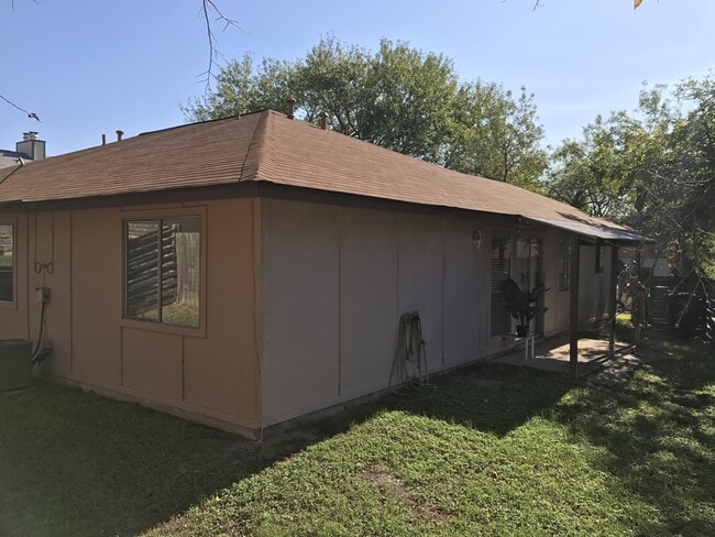 Building Photo - Sandiland