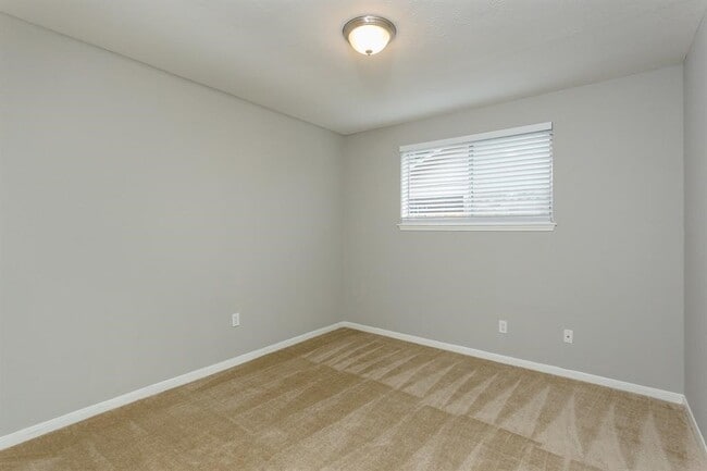 Building Photo - 2715 Colony Dr