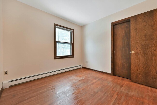 Building Photo - 27 Beech St