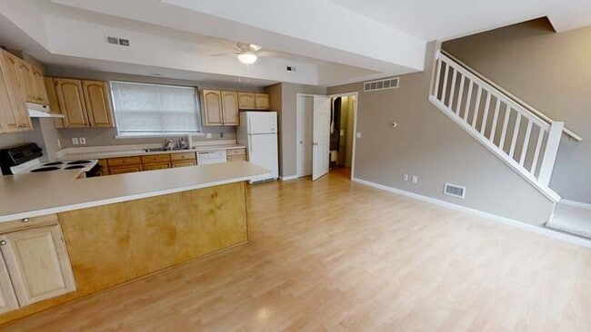 Building Photo - 834 S Main St