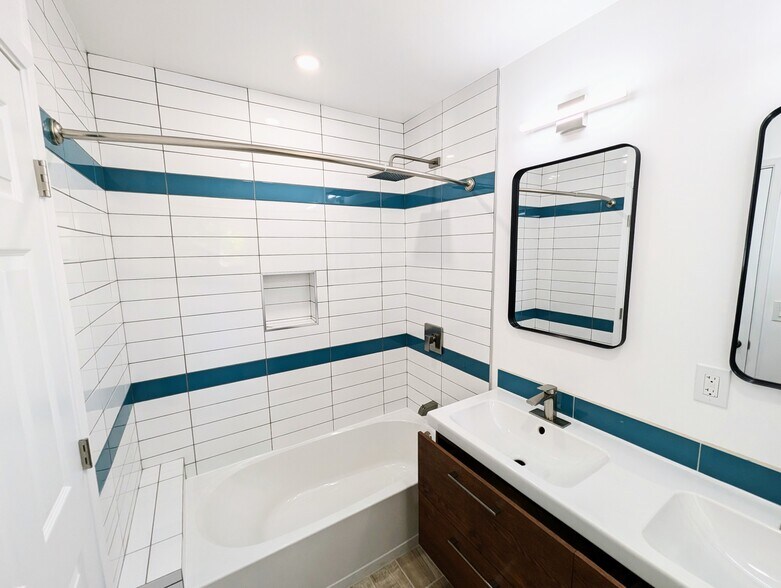 Building Photo - 2125 Carmona Ave