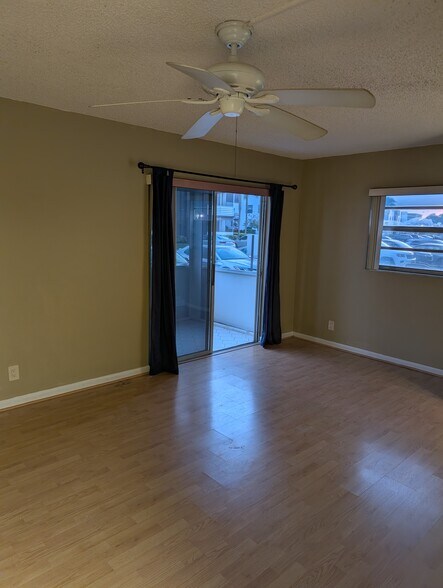 Building Photo - 839 Normandy R