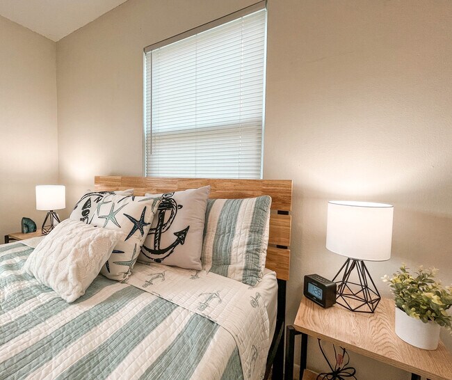 Building Photo - 532 Roosevelt Ave