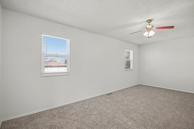 Building Photo - 6538 W Kenyon Ave