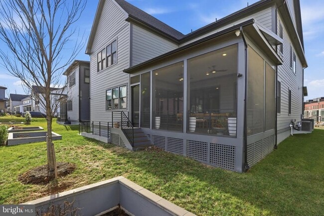 Building Photo - 9725 Lantana Wy