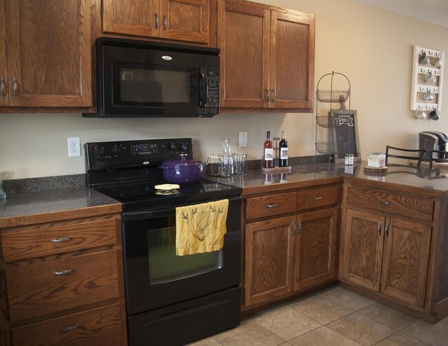 Building Photo - 516 Stone Pointe Dr