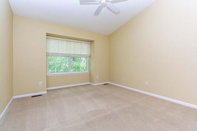 Building Photo - 1093 Fairways Blvd