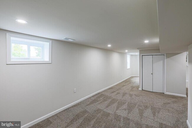 Building Photo - 6512 Golden Ring Rd