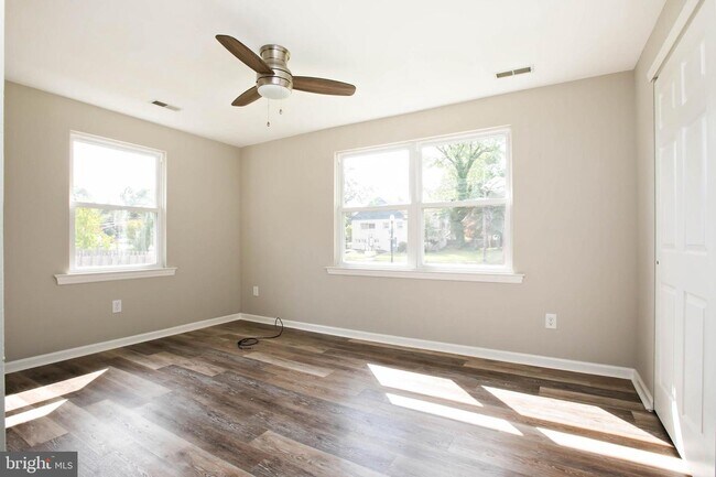 Building Photo - 212 E Cuthbert Blvd
