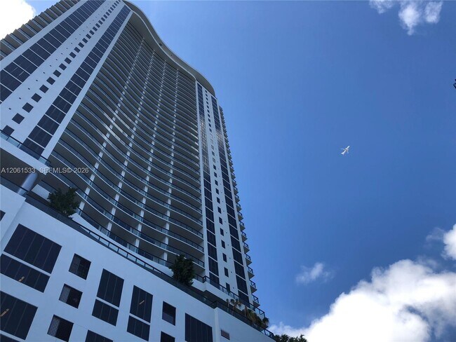 Building Photo - 1600 NE 1st Ave