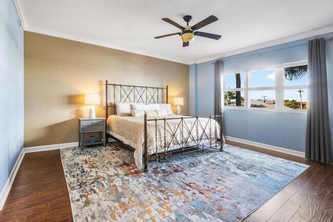 Building Photo - 2650 Lake Shore Dr