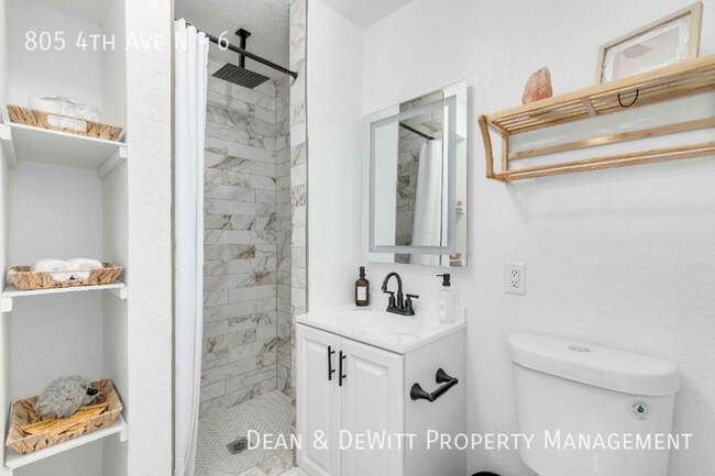 Building Photo - 805 4th Ave N