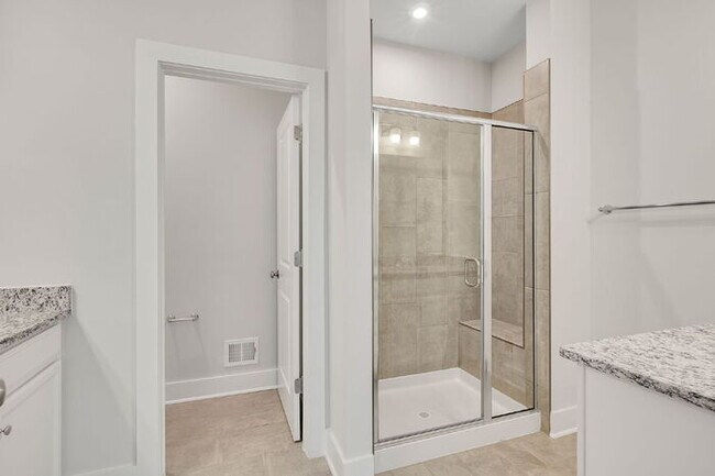 Building Photo - For Rent: Spacious 3-Bedroom Condo in the ...