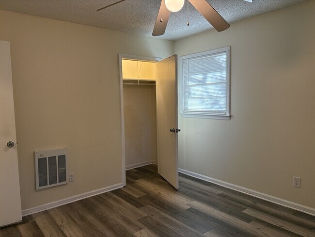 Building Photo - 45 Elm St