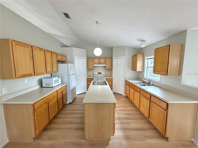 Building Photo - 12052 Villa Rd