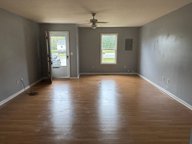Building Photo - 2 Bedroom Duplex