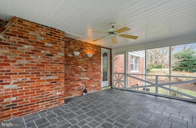 Building Photo - 7202 Heights Ct