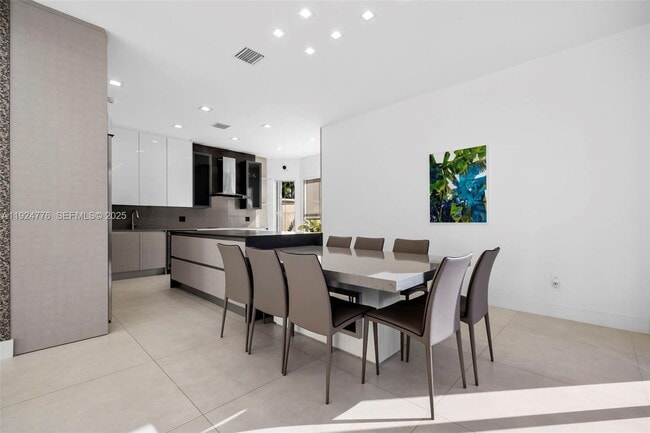 Building Photo - 1549 Breakwater Terrace