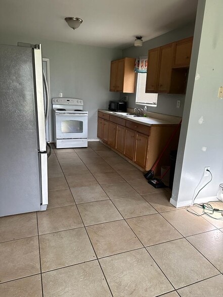 Building Photo - 213 10th St NW