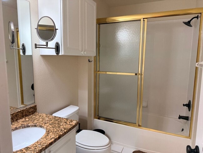 Building Photo - Studio Garage Apartment 623b Mulberry, Cel...