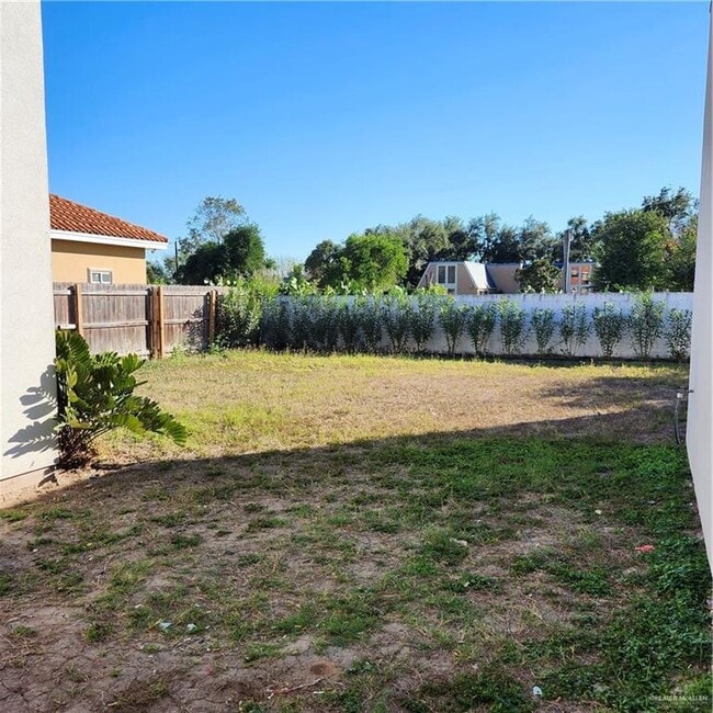 Building Photo - 4505 Quince Ave