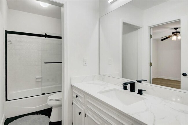 Building Photo - 1055 Downing Ct NE