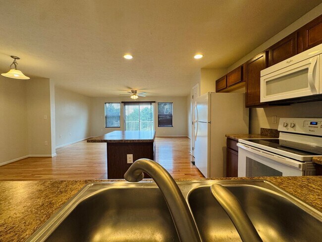 Building Photo - 3 Bed/ 2.5 Bath Townhome close to the interstate - Available 06/08/2026