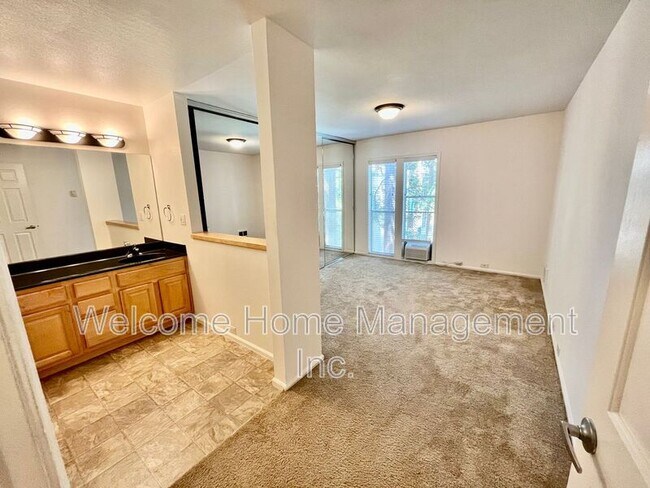 Building Photo - 1240 Walker Ave