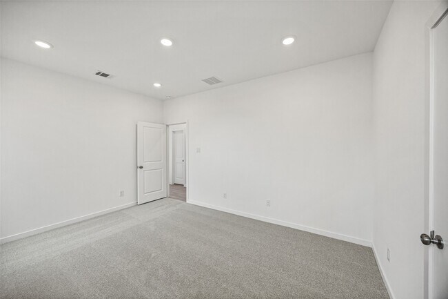 Building Photo - 5822 Majestic Sky Dr