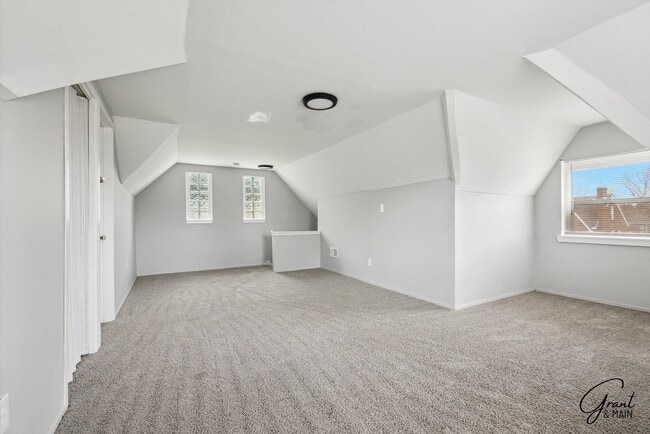 Building Photo - 3 bedroom bungalow $1500