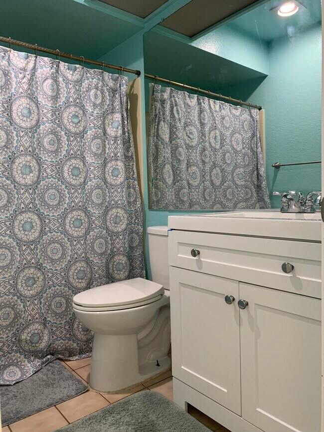 Building Photo - 10021 Paseo Montril