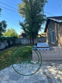 Building Photo - Charming Carson Home