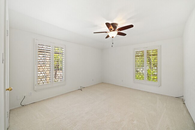 Building Photo - 399 N Post Oak Ln