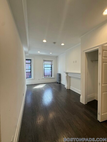 Building Photo - 270 Newbury St