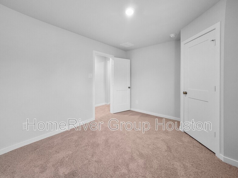 Building Photo - 10750 Red Flagstone Dr