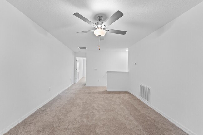 Building Photo - Absolutely stunning 3 BR /2.5 Bath / 2 Car Garage + LOFT townhome in ultra-modern and green-focus...